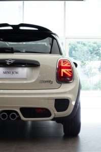 Tiling a car showroom